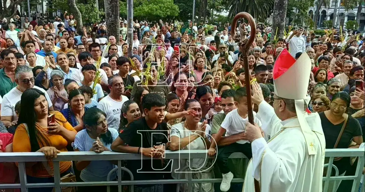 Una gran cantidad de personas llegó hasta la Catedral en este Domingo de Resurrección