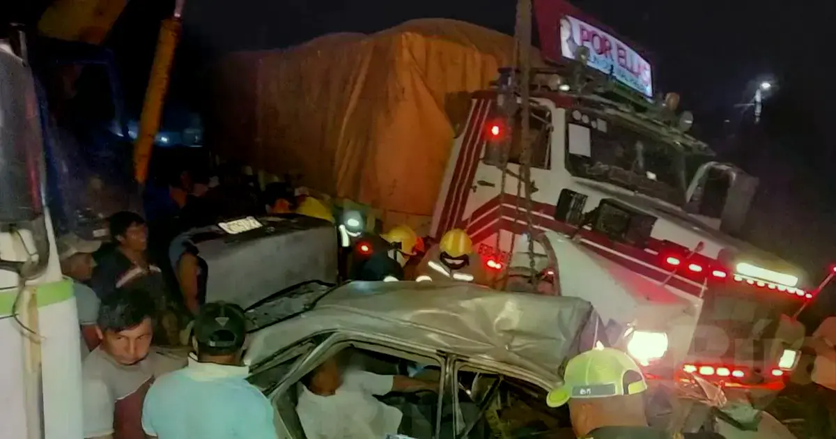 Tres personas resultaron heridas tras la colisión frontal entre dos vehículos