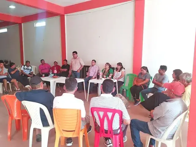 Ricardo Zárate en una reunión.
