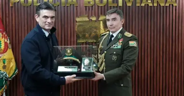 El presidente Paz junto al comandante de la Policía, Mirko Sokol.