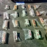 Policía boliviana intercepta 37 paquetes de cocaína y aprehende a cinco personas