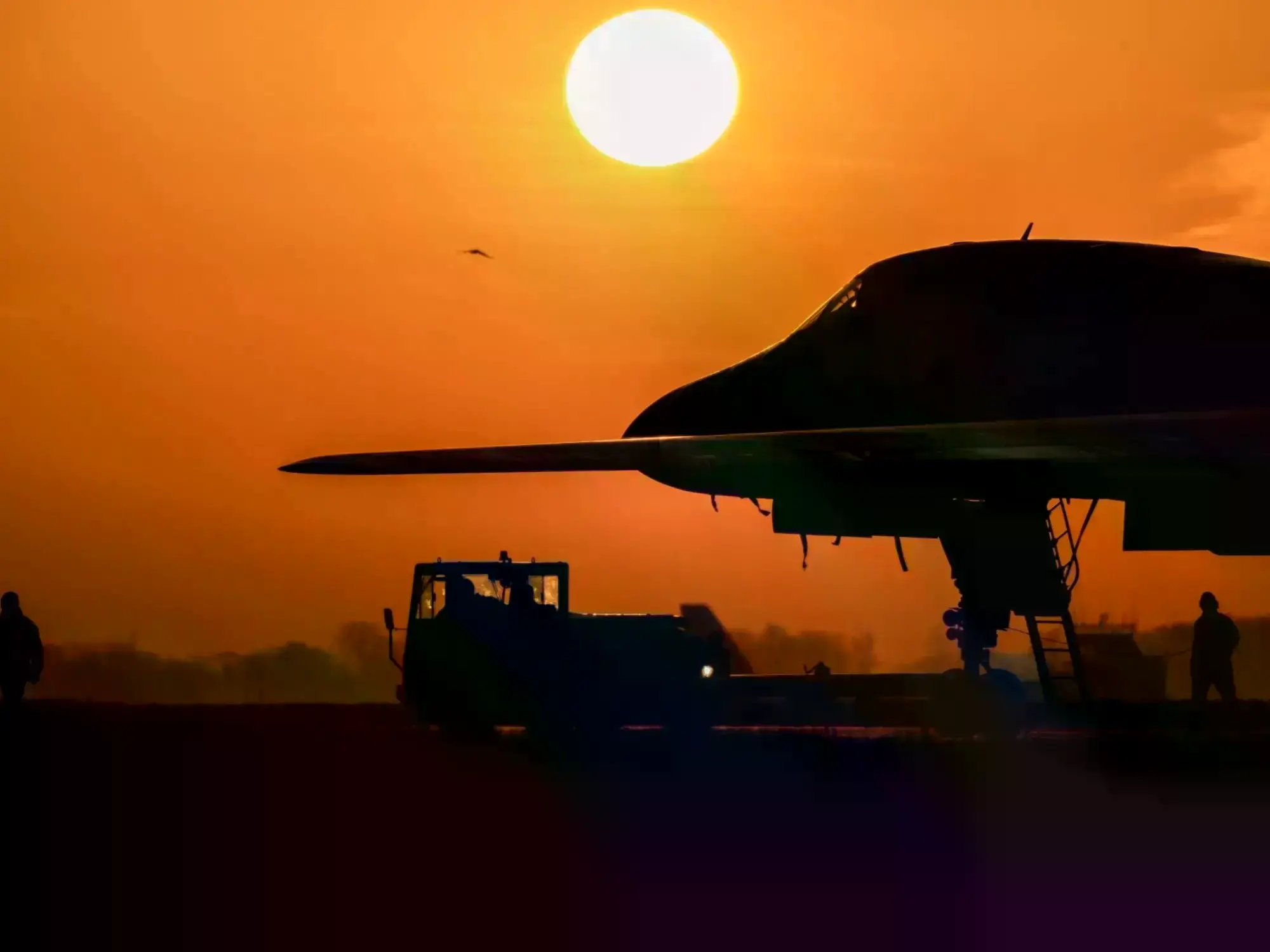 Un avión de los Estados Unidos en tierra, en medio del alto el fuego.