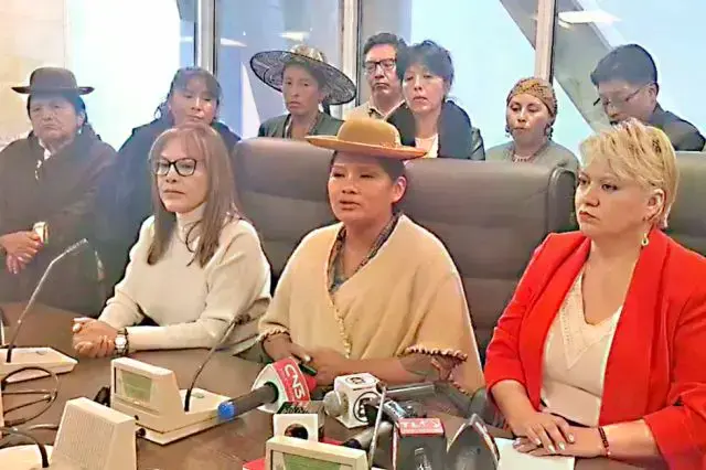 Legisladores autoconvocados del PDC en conferencia de prensa.