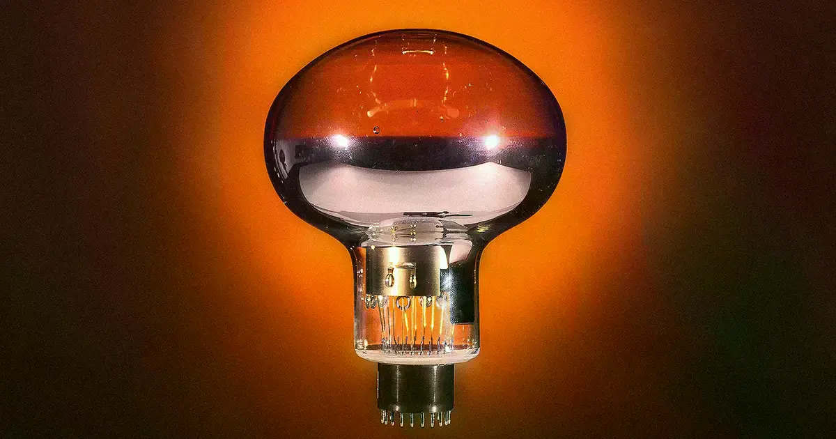 El detector Katrin llega a Karlsruhe, Alemania, tras un viaje en barca por varios mares y ríos.