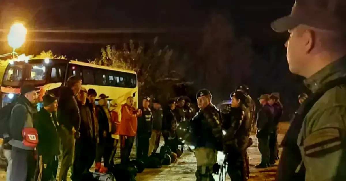 Los micros de la barra de River fueron demorados por la policía salteña y la Gendarmería Nacional Argentina.