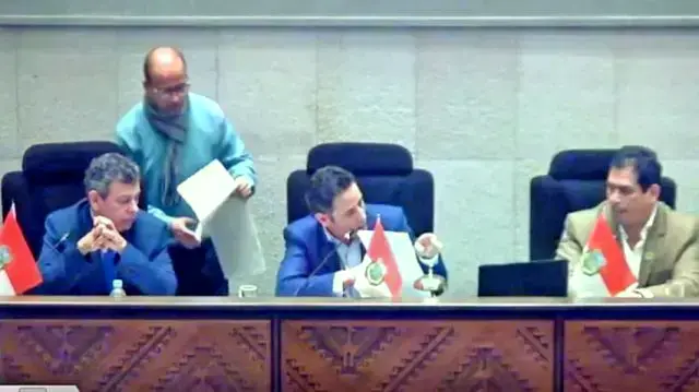 Los presidentes de las cámaras y el vicepresidente durante el cruce de palabras en la ALP.