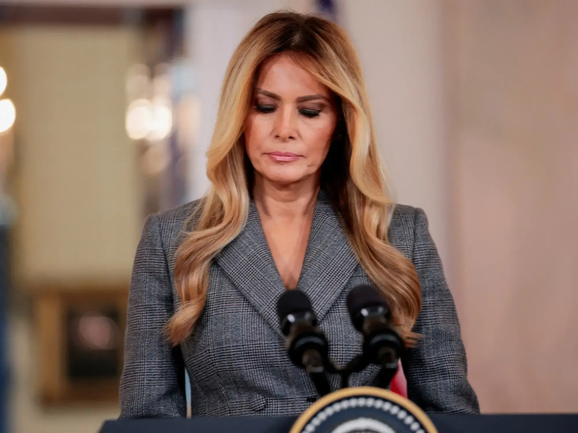 Melania Trump pronuncia un discurso sobre Jeffrey Epstein en la Casa Blanca.