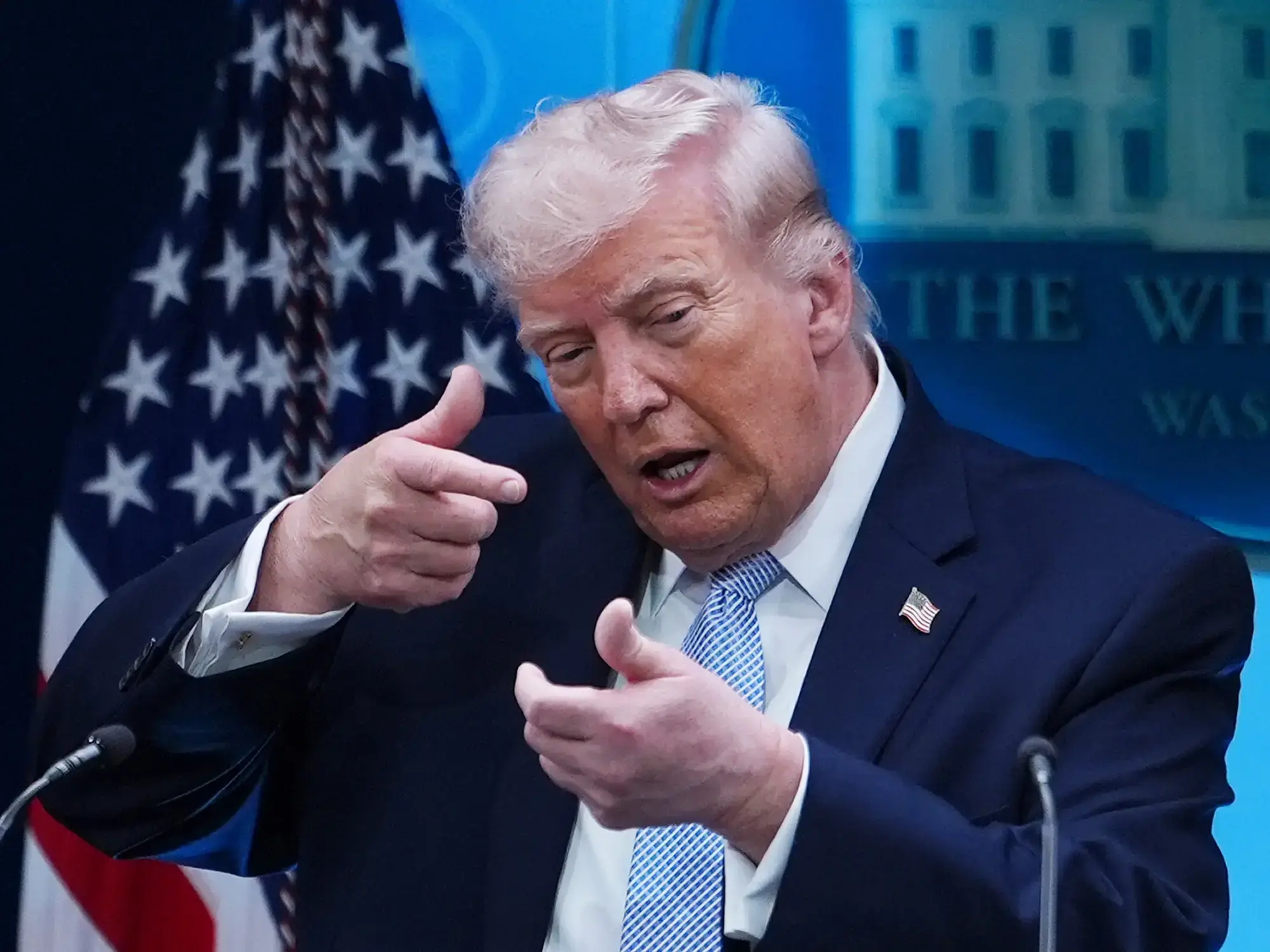 El presidente Trump habla a los periodistas en la Casa Blanca