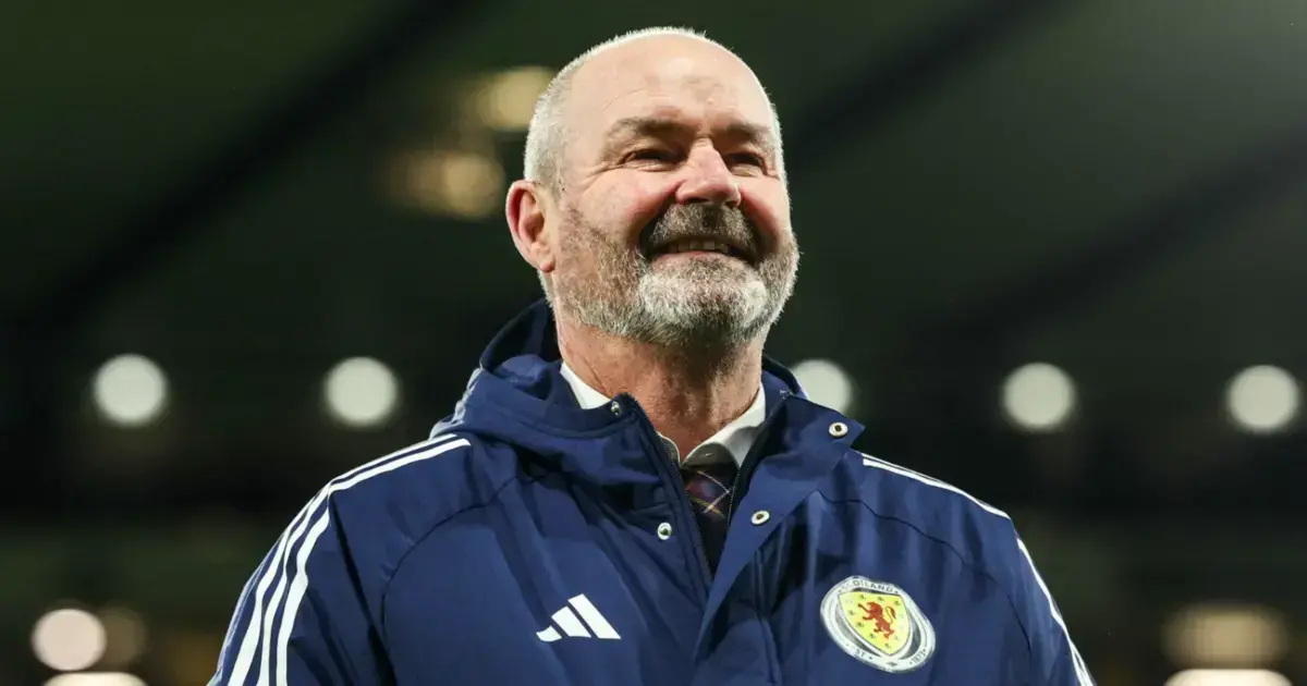 Steve Clarke con la indumentaria de la selección de Escocia.