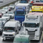 Protestas por el precio del combustible bloquean carreteras en Irlanda por cuarto día