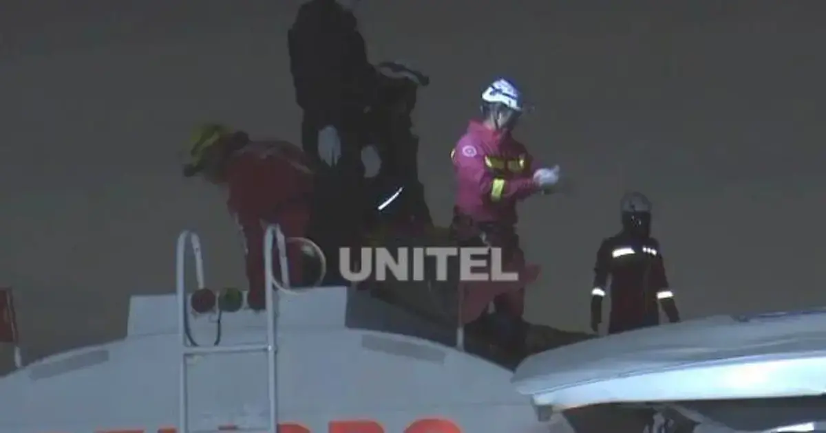 Operativo de bomberos y policía en el lugar de los hechos.