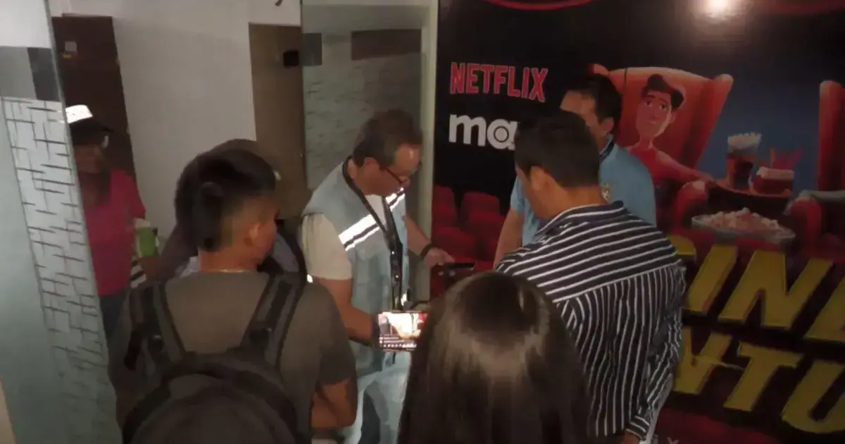 Operativo de control en minicines de Cochabamba.