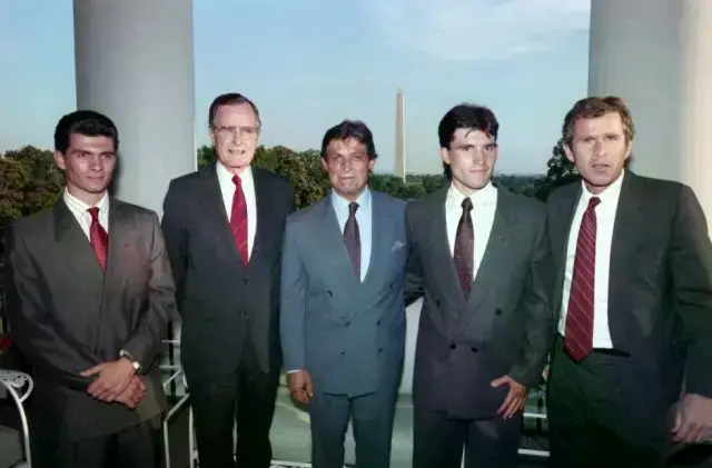 Fotografía de los Paz y Busch en el Salón Oval en 1990.