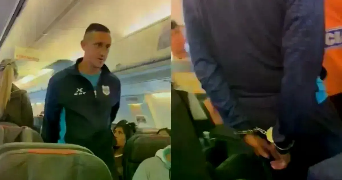 Emiliano Endrizzi es escoltado por la policía tras ser retirado del avión.