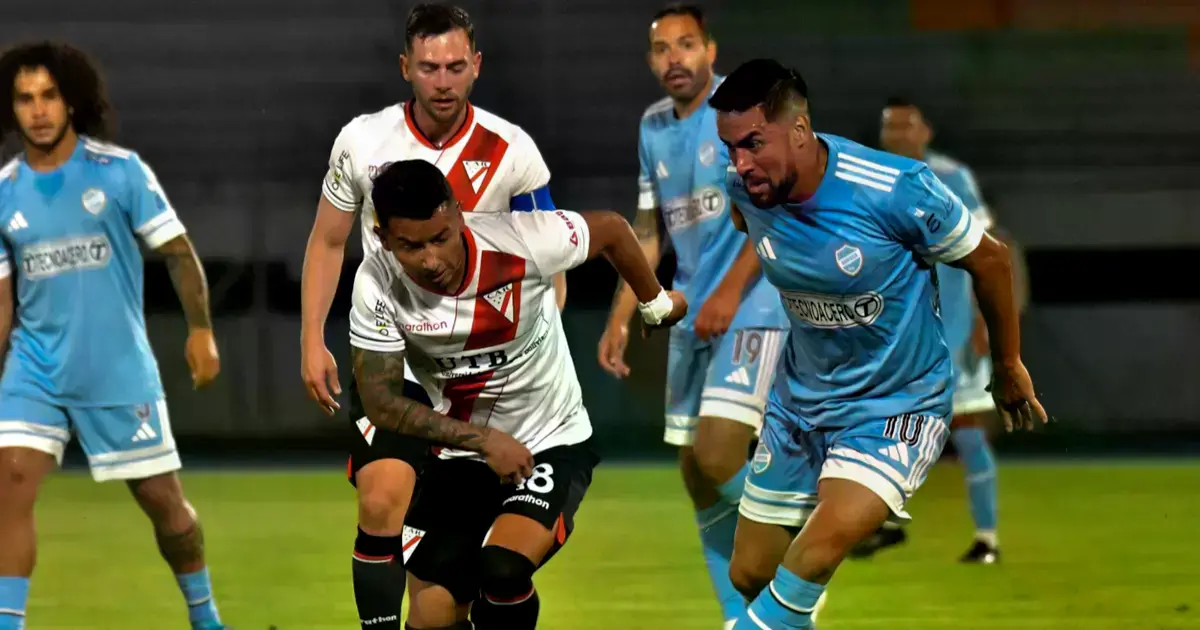 Rodrigo Ramallo de Aurora fue uno de los mejores del partido.