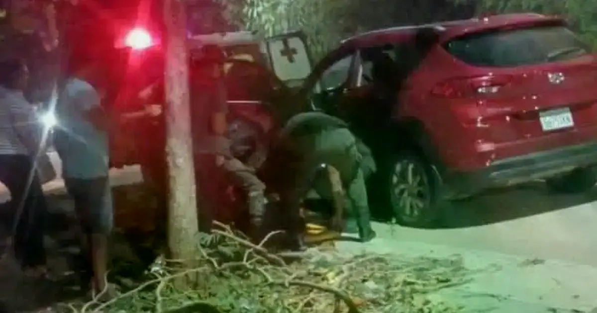 El fallecido estaba en el vehículo rojo