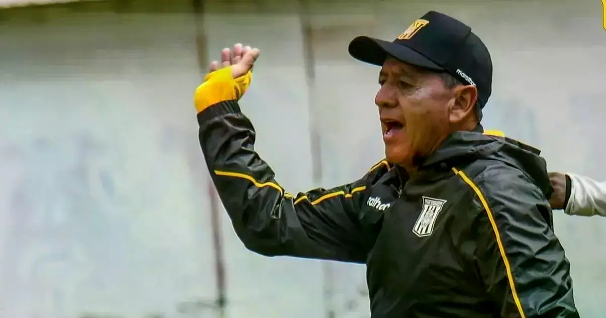 Vizeute da instrucciones a sus dirigidos en una sesión del Tigre.