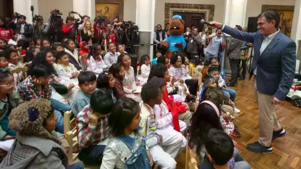 Presidente Rodrigo Paz durante acto por el Día del Niño boliviano.