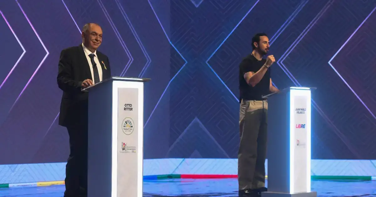 Los candidatos Otto Ritter (izquierda) y Juan Pablo Velasco (derecha) durante el debate.
