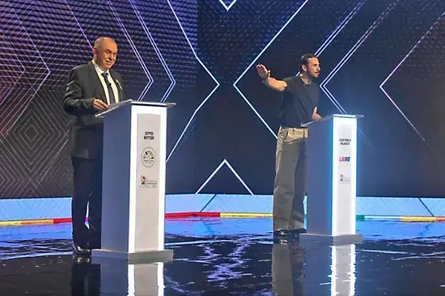 Juan Pablo Velasco y Otto Ritter durante su debate electoral en Santa Cruz.