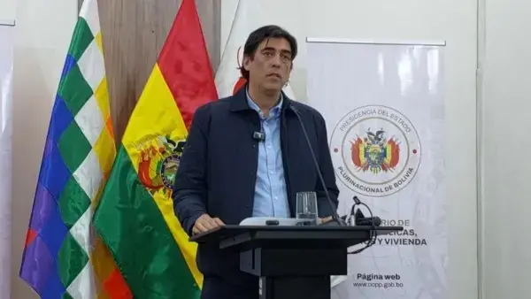 Ministro Mauricio Zamora durante una declaración.