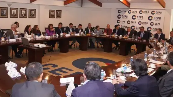 Empresarios bolivianos rechazan incremento salarial del 20% propuesto por la COB