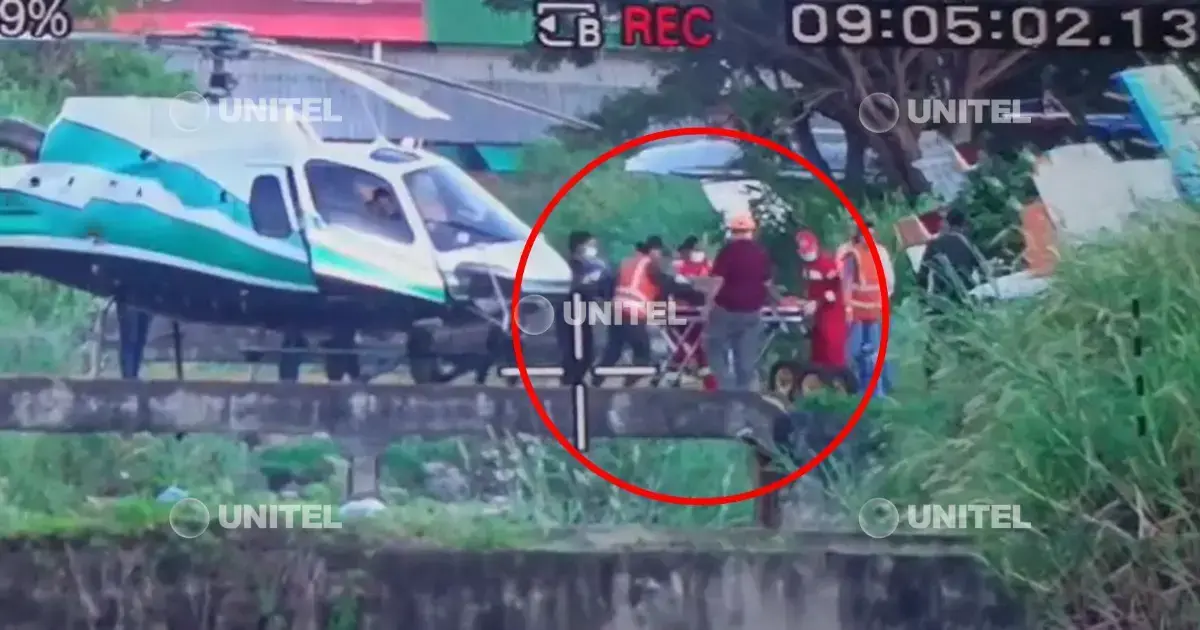 El momento cuando el cuerpo es bajado del helicóptero.