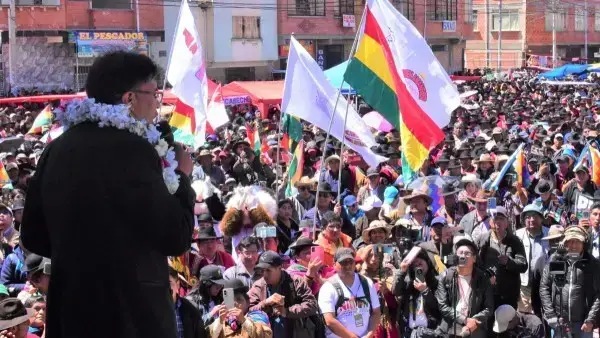 Cabildo en El Alto convocado por el senador suplente Nilton Condori.