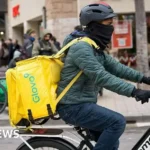 España aprueba la regularización de medio millón de migrantes sin papeles