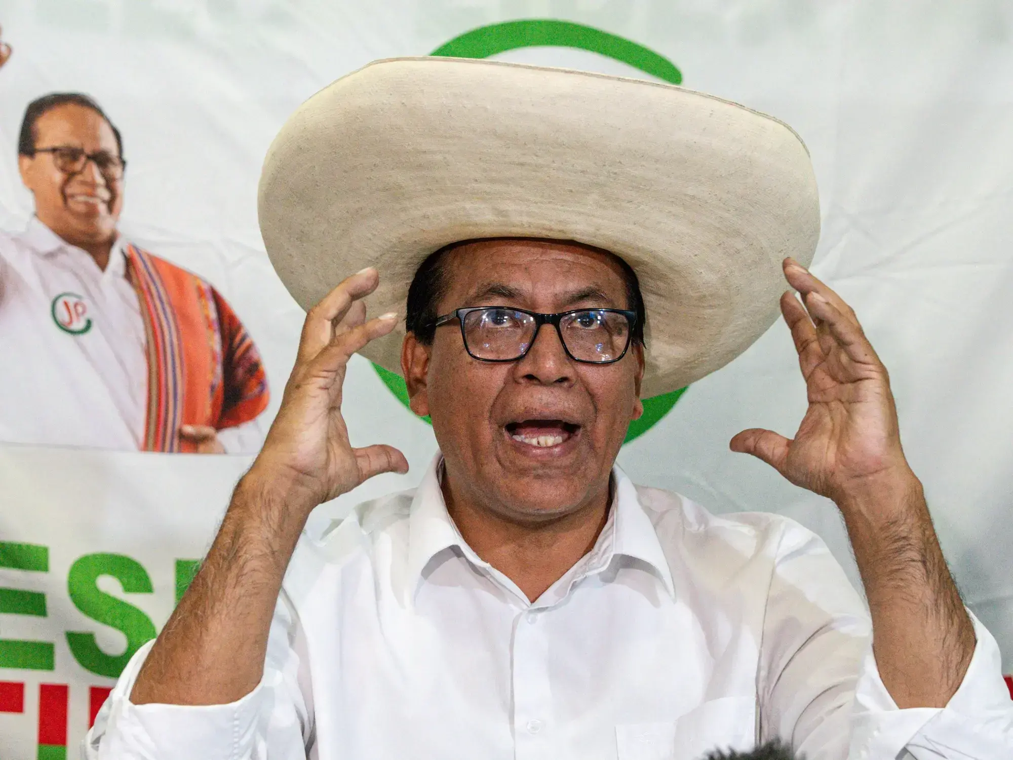 Candidato presidencial Roberto Sánchez durante las elecciones en Perú.