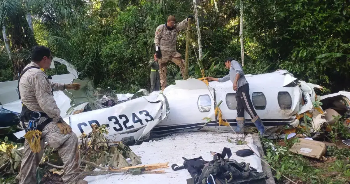 Rescate de cuerpos tras accidente aéreo en Cochabamba