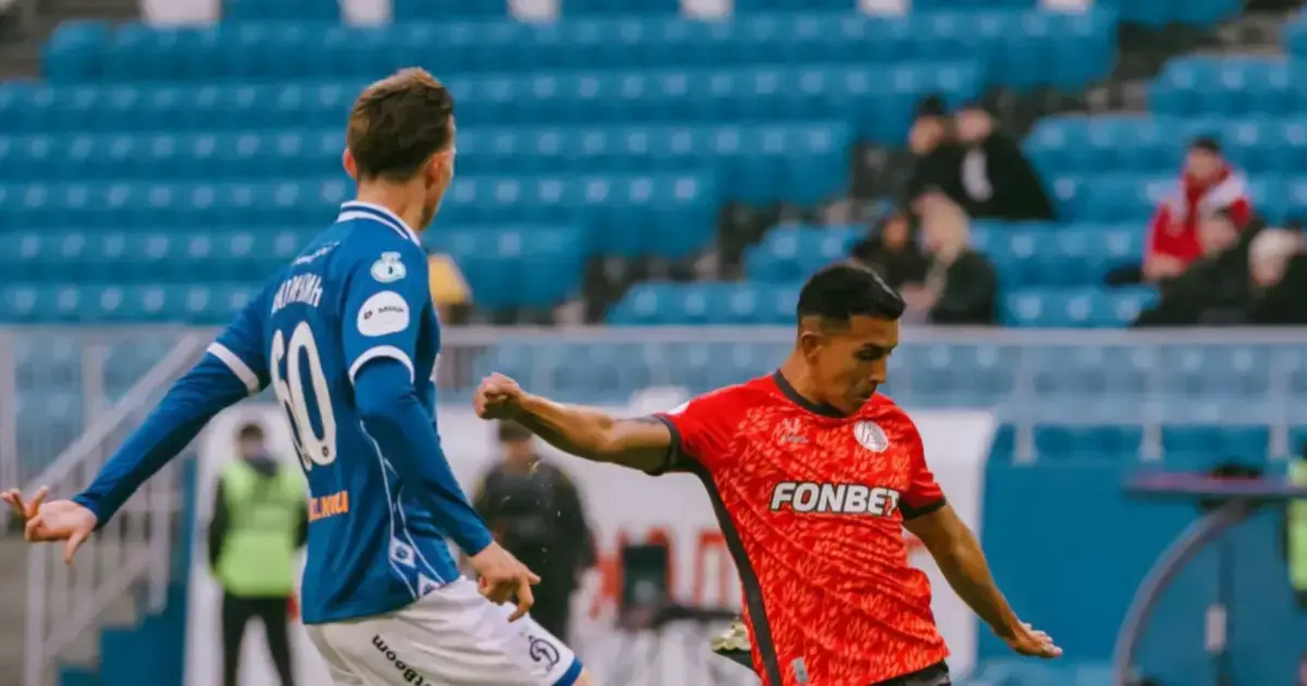 El lateral Roberto Carlos Fernández durante un partido con el Akron.