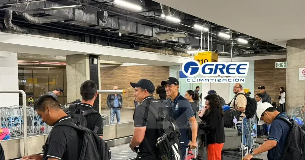 El plantel de Blooming en el aeropuerto de San Pablo.