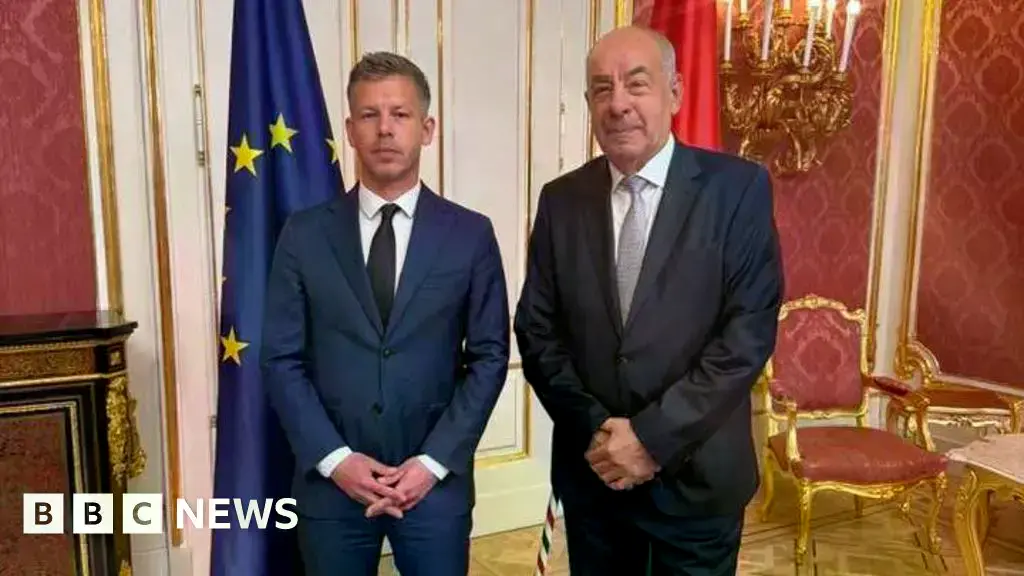Péter Magyar saluda al presidente Tamás Sulyok en el palacio presidencial de Budapest.