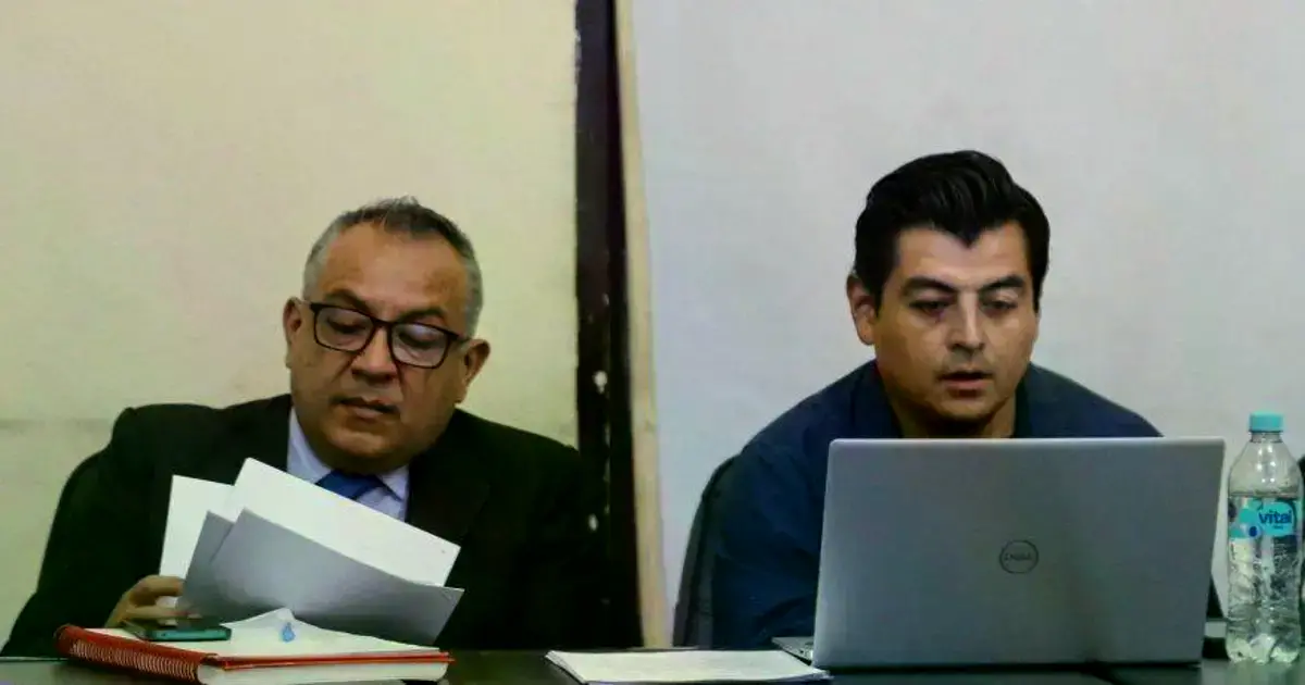 Reunión de transición en la Gobernación de Cochabamba. A la derecha, el abogado Nelson Cox.