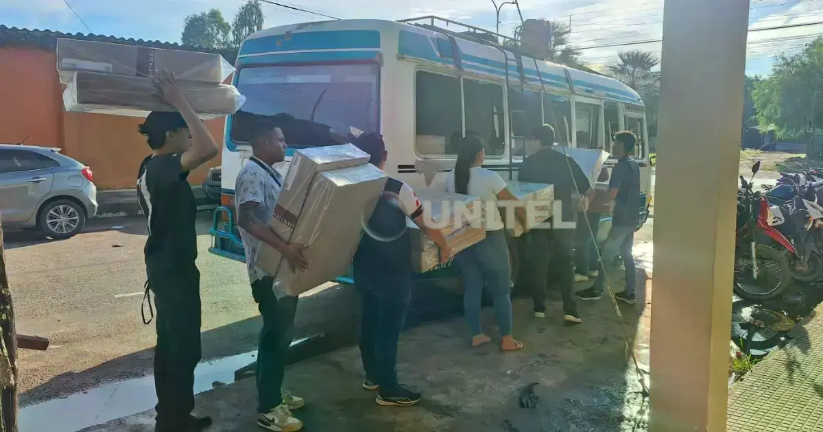 Distribución de material electoral en Beni.