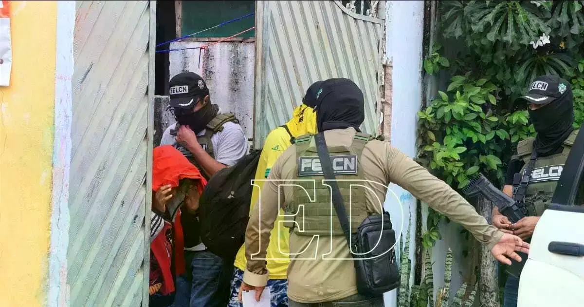 Operativo antinarcótico en el barrio Tres Lagunas.
