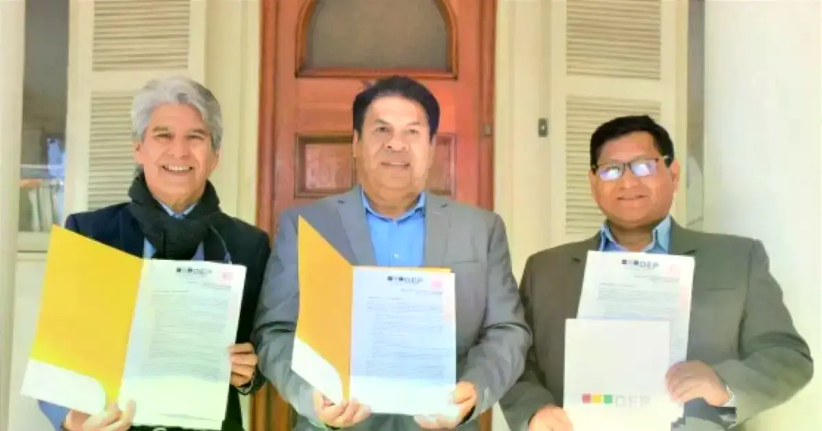 Dirigentes de NGP junto con Edgar Uriona.