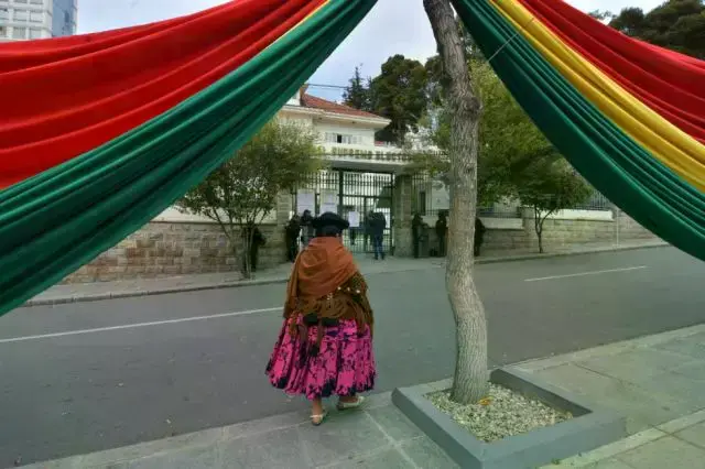Vigilia en puertas del Tribunal Supremo Electoral, en La Paz.