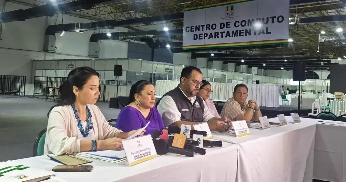 El Tribunal Electoral Departamental de Santa Cruz inauguró el Centro de Cómputo.