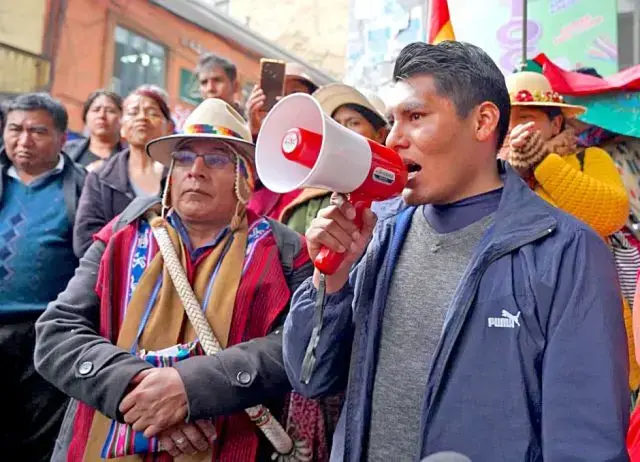 René Yahuasi y sus seguidores tras conocer la decisión judicial.