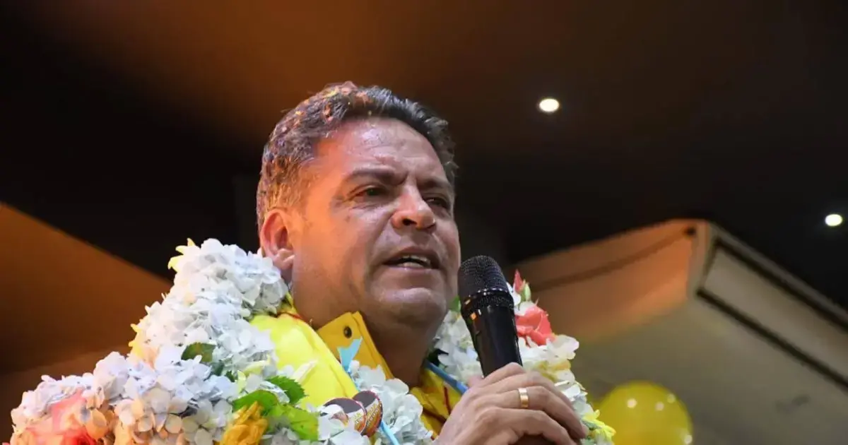 Luis Revilla, proclamado por el TSE como gobernador electo.