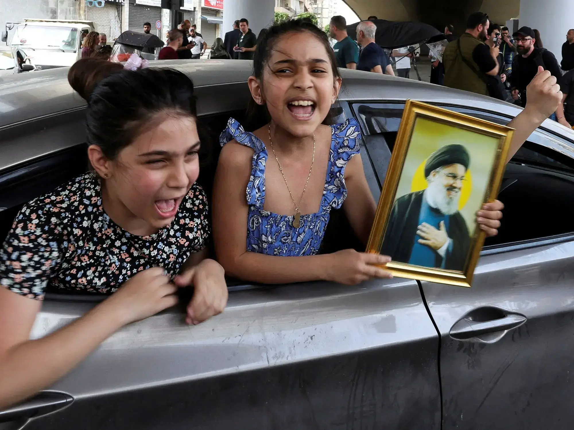 Seguidores de Hezbollah regresan a sus casas en Líbano.