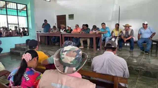 El diálogo entre autoridades del Gobierno y campesinos en Beni.