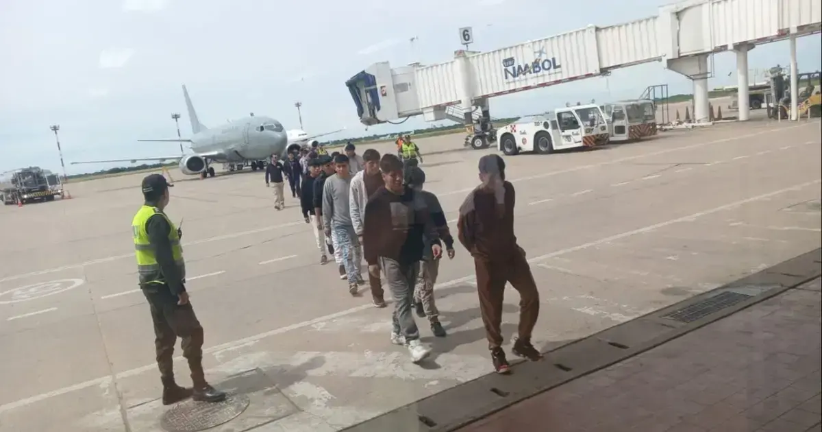 Bolivia recibe a 17 expulsados de Chile y remite casos a la justicia por delitos