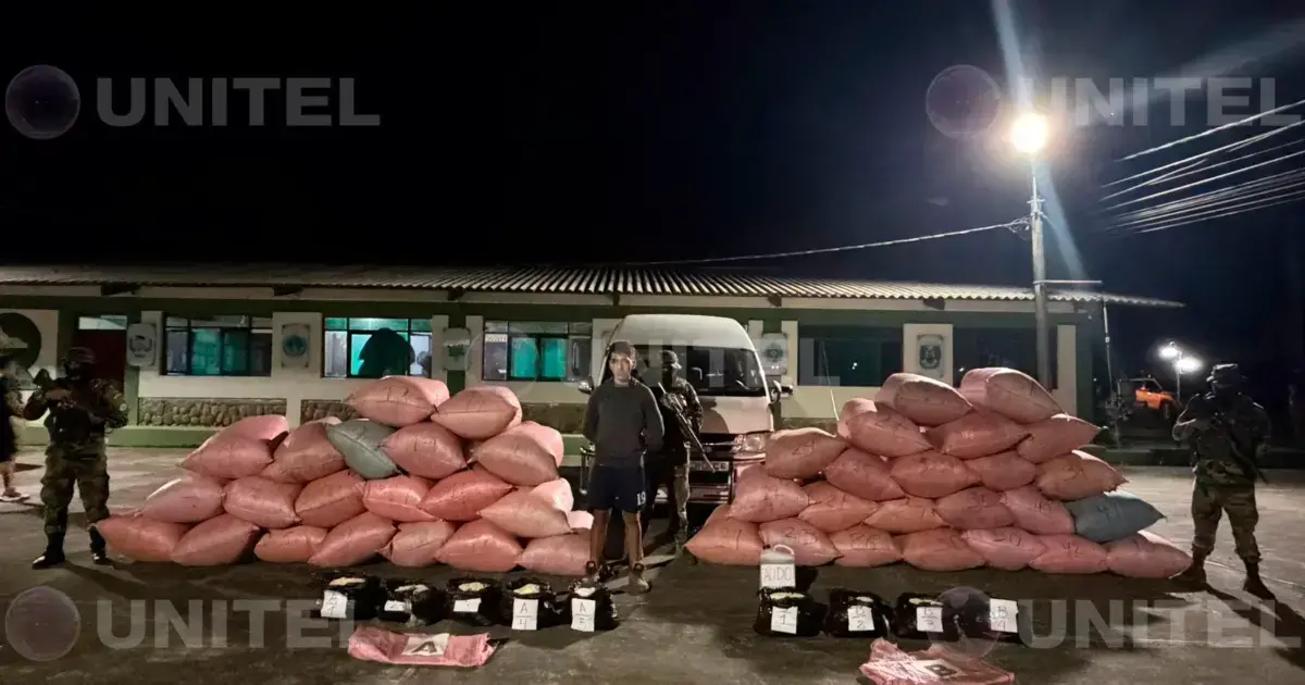 Operativo de incautación de drogas en una vivienda prefabricada.