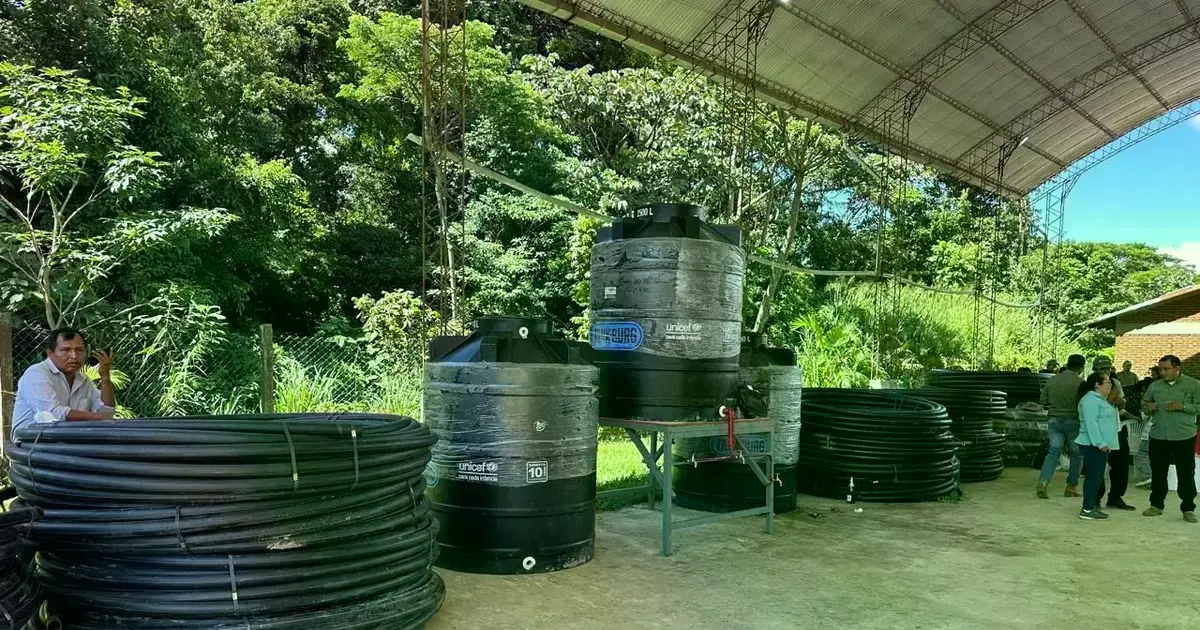 Materiales entregados en El Torno para la construcción del sistema de agua.