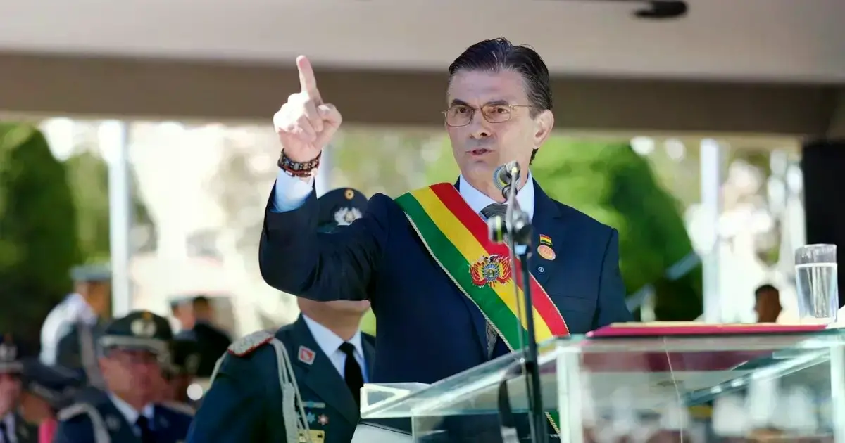 El presidente Rodrigo Paz participa en los actos del aniversario del Colegio Militar Gualberto Villarroel.