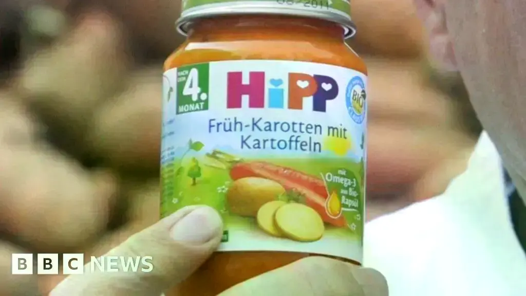 Tarro de comida para bebés de zanahoria y patata de la marca HiPP.