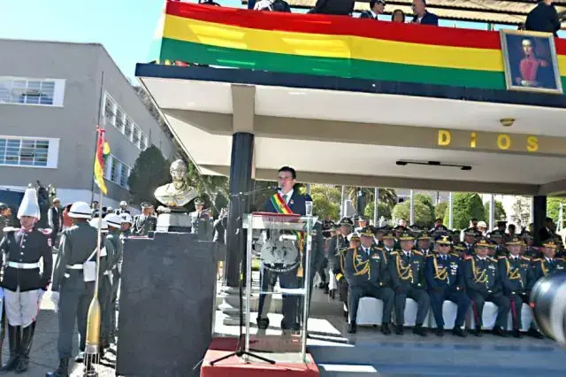 El Presidente participó en un acto en el Colegio Militar de Ejército.